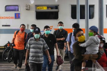 Belasan ribu tiket KA di Surabaya dibatalkan penumpang akibat COVID-19