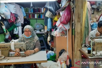 Penjahit Metro Atom Pasar Baru mulai buka kios