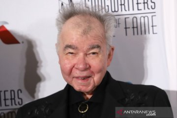 Musisi country John Prine meninggal karena komplikasi corona