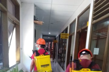 Satgas COVID-19 lakukan penyemprotan disinfektan kantor Kejati