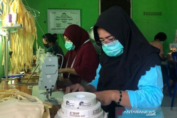 Kelompok binaan Pertagas produksi masker untuk cegah COVID-19