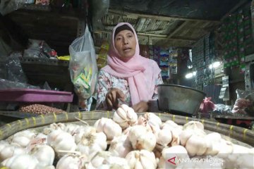 Harga bawang putih impor di Indramayu mulai turun