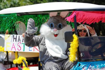 Kelinci Paskah berkeliling hibur anak-anak di California