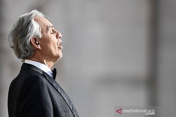 Andrea Bocelli sendiri di Katedral Duomo Milan