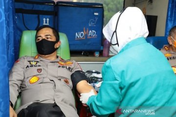 Bantu tambah stok darah PMI, Kabaharkam Polri ikut donor darah