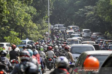 PSBB hari keempat, arus kendaraan dari Depok menuju Jakarta masih ramai