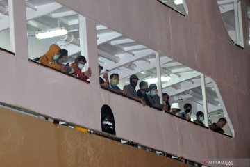 Tiba di Belawan, penumpang dan ABK KM Kelud jalani proses karantina