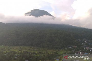 PVMBG: Waspadai radius 1,5 kilometer kawah Gunung Lokon