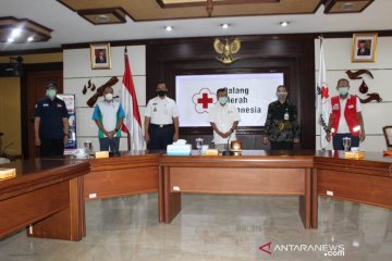 Aetra Air Jakarta salurkan bantuan 20 ribu paket sembako