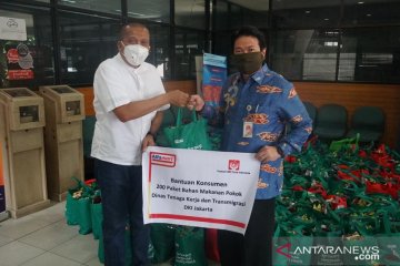 Alfamart bagikan 1000 masker dan paket sembako untuk Disnakertrans DKI