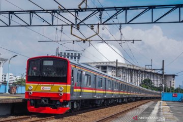 Wali kota dan Bupati Bekasi dukung penghentian sementara KRL