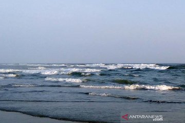 Gelombang tinggi masih berpotensi di laut selatan Jateng, sebut BMKG
