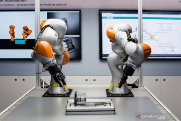 BMW pesan 5.000 unit robot KUKA