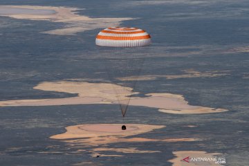 Kapsul pesawat antariksa Soyuz MS-15 mendarat di Kazakhstan
