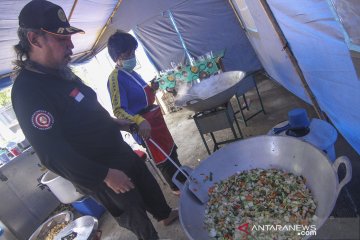 Gotong royong dirikan dapur umum guna bantu warga terdampak COVID-19