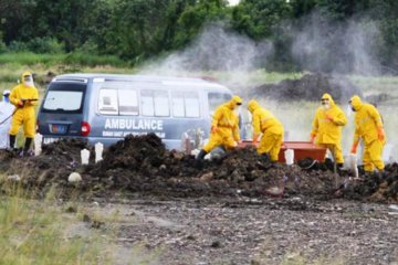 Sopir ambulans jenazah COVID-19 pun berjibaku mengatasi pandemi