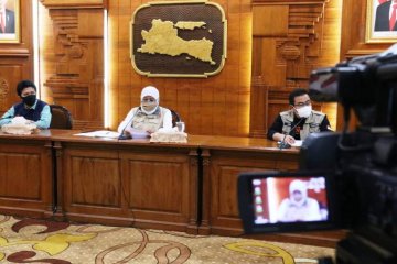 Khofifah panggil Risma bahas PSBB Surabaya