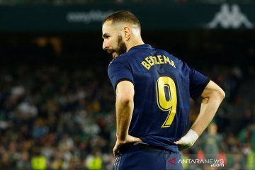 Karim Benzema isyaratkan akhiri karier profesional di Lyon