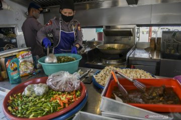 Dapur umum untuk warga terdampak COVID-19