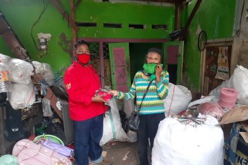 Bantuan beras legislator PDIP pusat-daerah sasar 21 kecamatan Surabaya