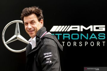 Bos tim Mercedes Toto Wolff beli saham di Aston Martin
