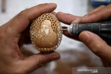 Seni ukir cangkang telur dari Shijiangzhuang China