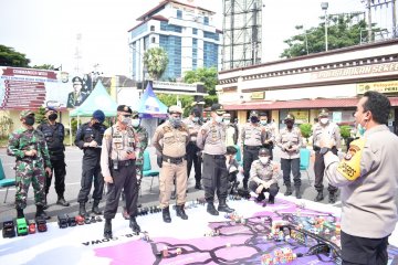 Polrestabes Makassar menerapkan sispamkot saat pemberlakuan PSBB