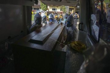 Simulasi pemakaman jenazah orban pandemik COVID-19