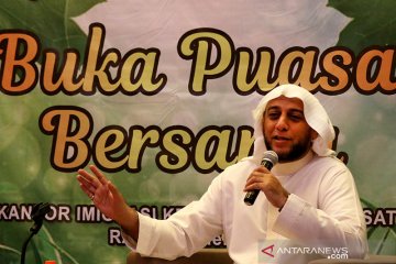 Kemarin, Syekh Ali Jaber ditusuk hingga Mahfud soal keamanan ulama