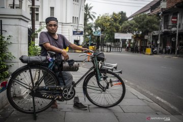 Pengojek sepeda pun terdampak pandemi COVID-19