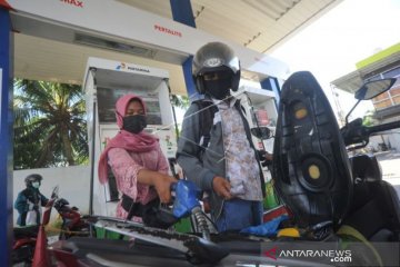 PETUGAS SPBU SAMBUT HARI KARTINI