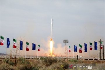 Iran luncurkan satelit militer pertamanya ke orbit