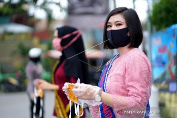 Foto - Peringati Hari Kartini, Polwan Gorontalo bagikan masker