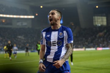 PSG kalahkan Chelsea dan Barcelona dalam dapatkan Alex Telles