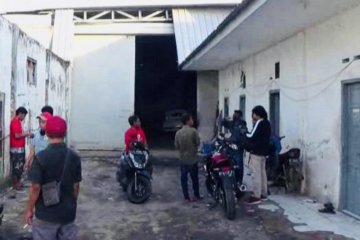 Terduga teroris Jh ditangkap di kantor ekspedisi di Surabaya