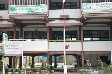 Pemkab Kepulauan Seribu siapkan 12 sekolah tempat isolasi COVID-19