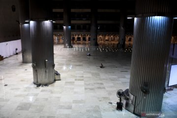 Masjid Istiqlal meniadakan shalat tarawih, begini suasananya