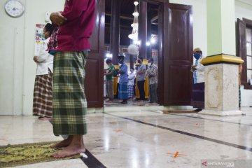 Shalat Tarawih di Madiun