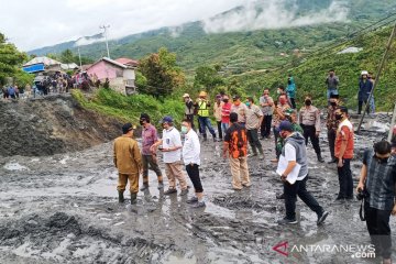 Diterjang longsor, jalan nasional Kerinci-Padang belum bisa dilewati