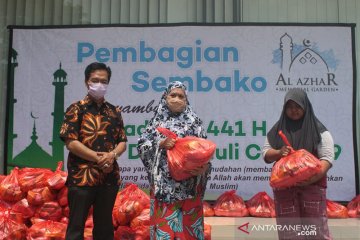 Al-Azhar Memorial Garden bagikan sembako kepada 200 warga