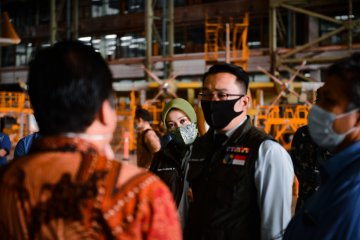 Gubernur Jabar tinjau ventilator Indonesia yang diproduksi PTDI