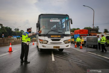 Larang mudik, Polda Metro putarbalikkan 1.689 kendaraan