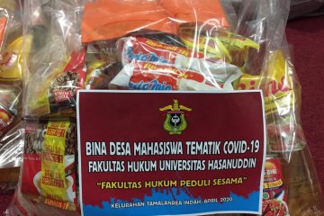 FH Unhas berbagi kebutuhan pokok dan edukasi COVID-19