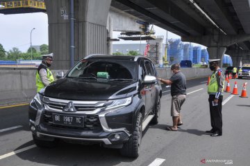 Penyekatan jalan tol Jakarta - Cikampek