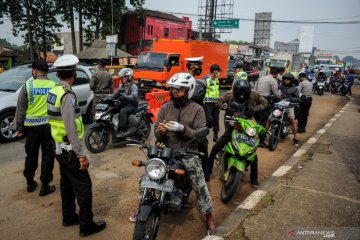 Penyekatan larangan mudik di perbatasan Bandung