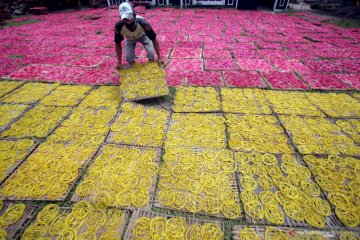 Permintaan kerupuk meningkat