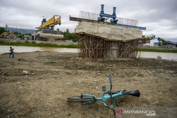 Penyelesaian pembangunan jembatan Palu V molor