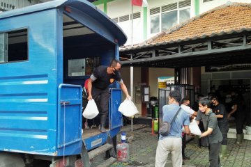 Sembako CSR perusahaan mulai didistribusikan ke warga MBR Surabaya