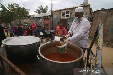 Warga Palestina bagikan makanan gratis di jalur Gaza