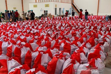 Pertani salurkan sembako dari Presiden Jokowi di Jakarta Pusat